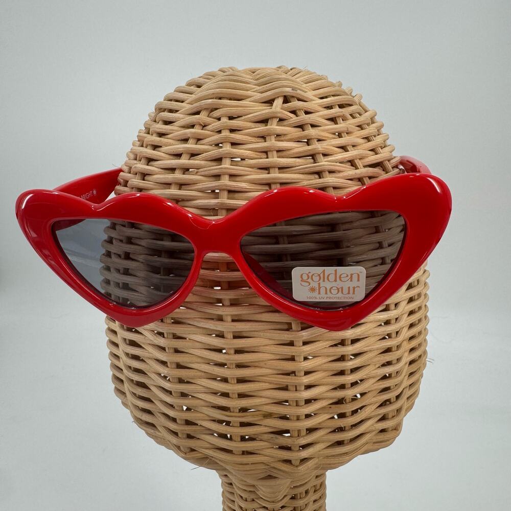 NWOT ShineBright cat 2 heart sunglasses
